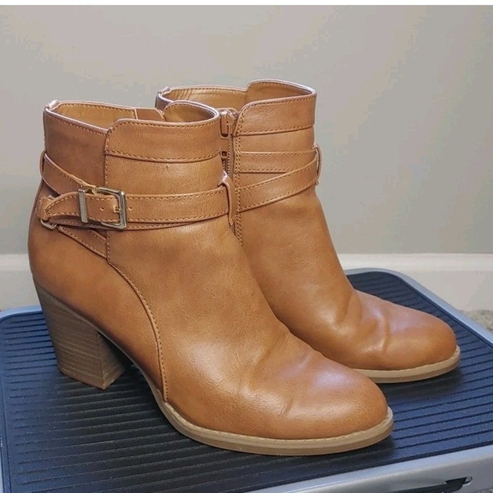 Express Ankle Bootie Women's Sz 7 Brown Faux Leather Block Heel Buckle Back Zip